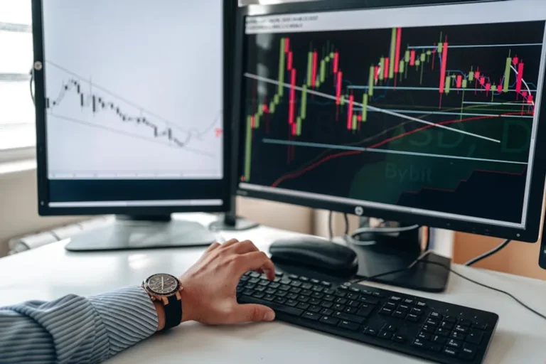 Dash stock: Market Outlook, Risks, and Key Things to Watch