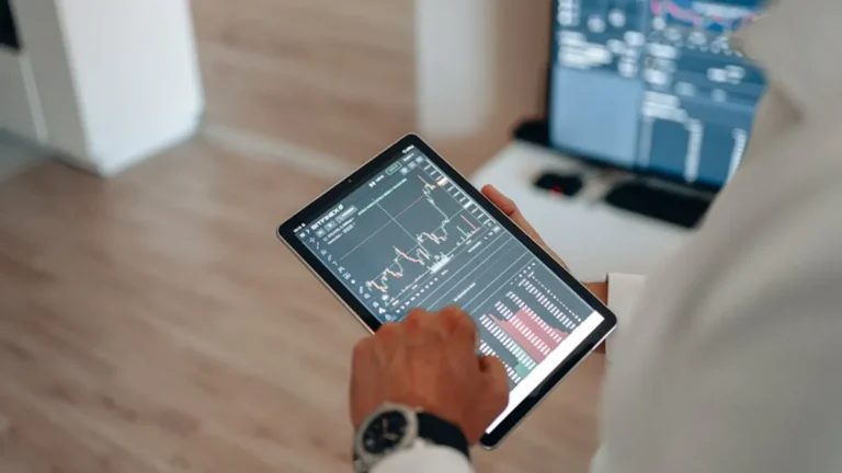How Market Cap Affects Apple Stock Analysis